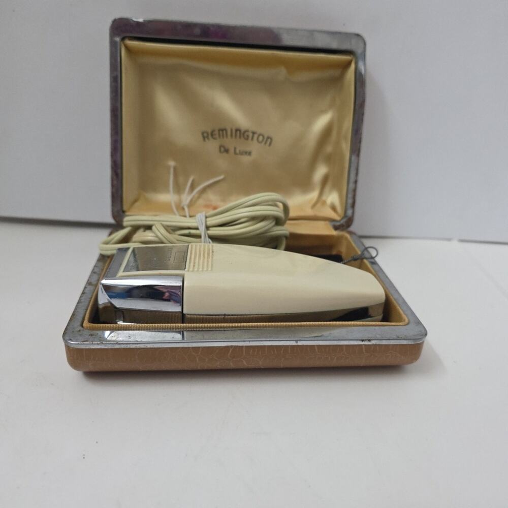 Vintage De Luxe Remington Contour Electric Razor Shaver Collectors Items w Box
